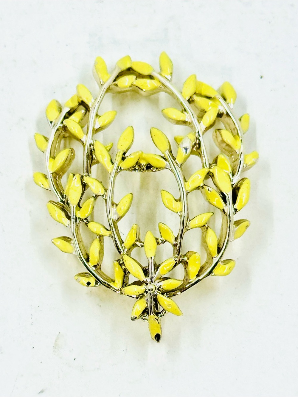 Kramer Vintage Silver Tone Yellow Enamel Leaf Wreath Brooch 2”X1.75”